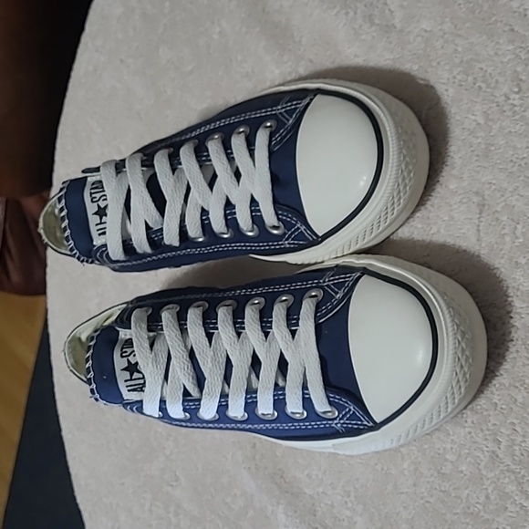 VINTAGE Converse lowtop chuck taylors - Picture 2 of 6